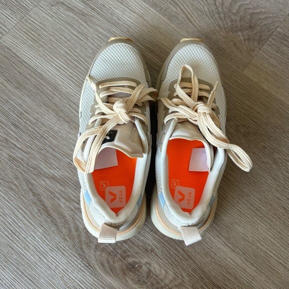 Women’s Veja Dekkan Alveomesh Sneaker - Picture 13 of 13